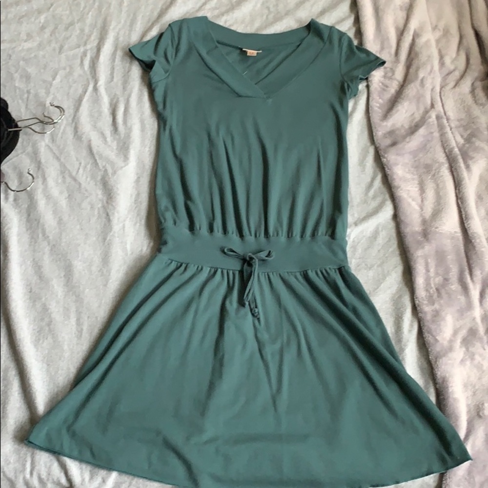 green dress